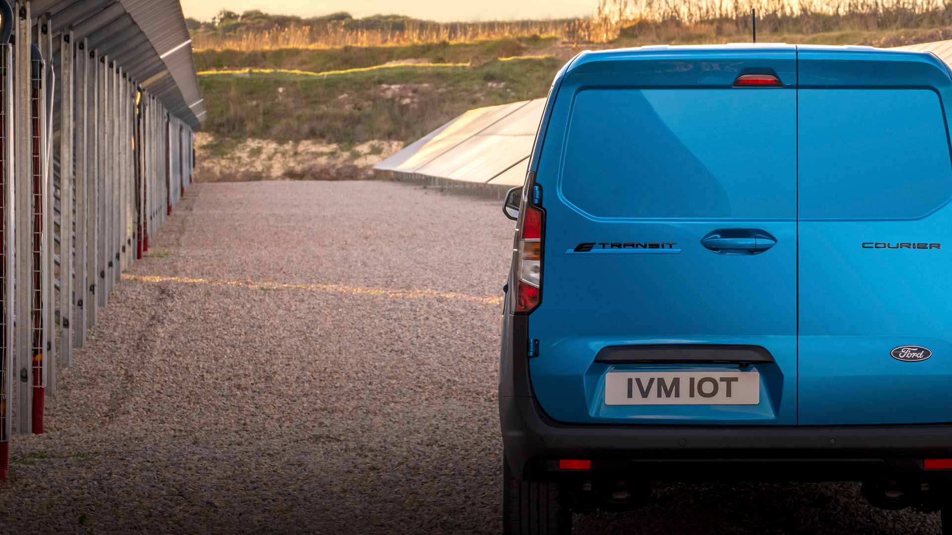 ford e_transit_courier eu Banner_E_Transit_Courier_04 16x9 1920x1080 charging port detail